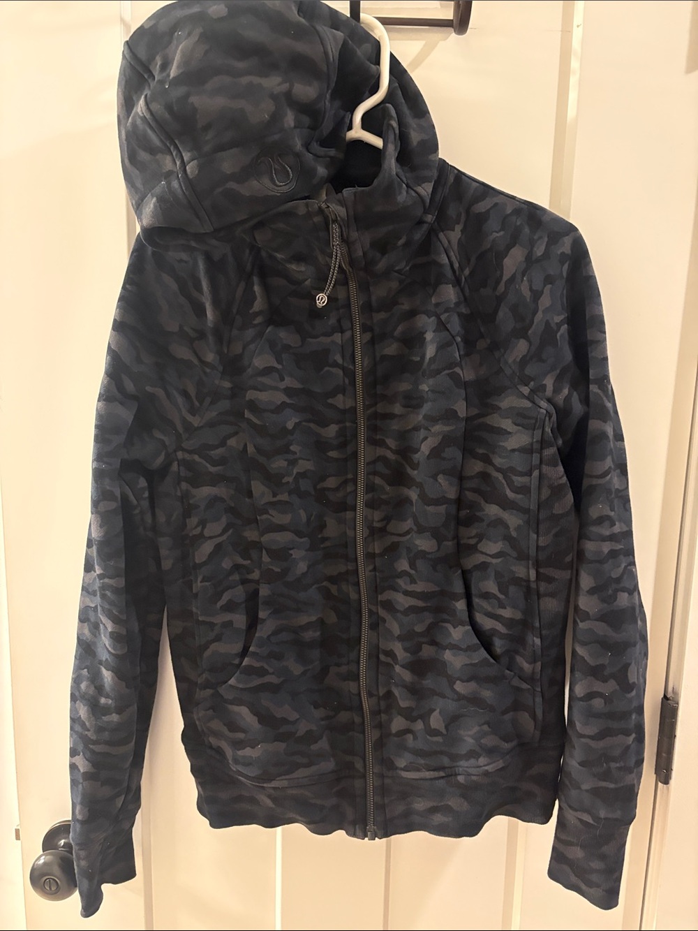 Lululemon Women’s Black Camo Full-Zip Scuba Hoodie